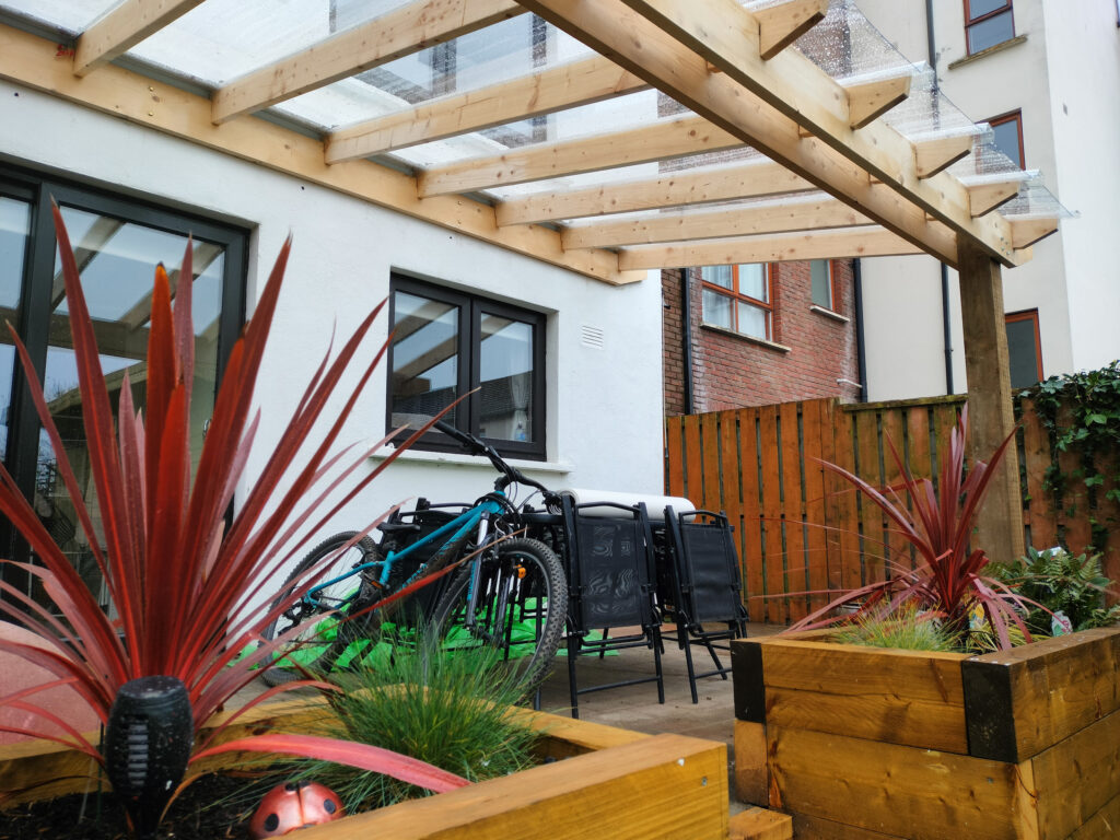 oplus_0 Perspex Roof Pagoda